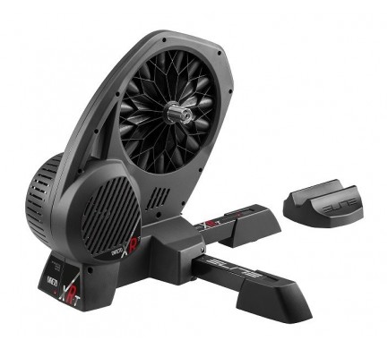 Trenažer ELITE Direto XR-T s podložkou pod přední Trenažer ELITE Direto XR-T s podložkou pod přední