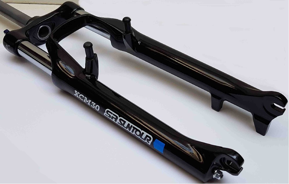 Odpružená vidlica SUNTOUR XCM P HLO 100 26" 1-1/8" A-H V-B